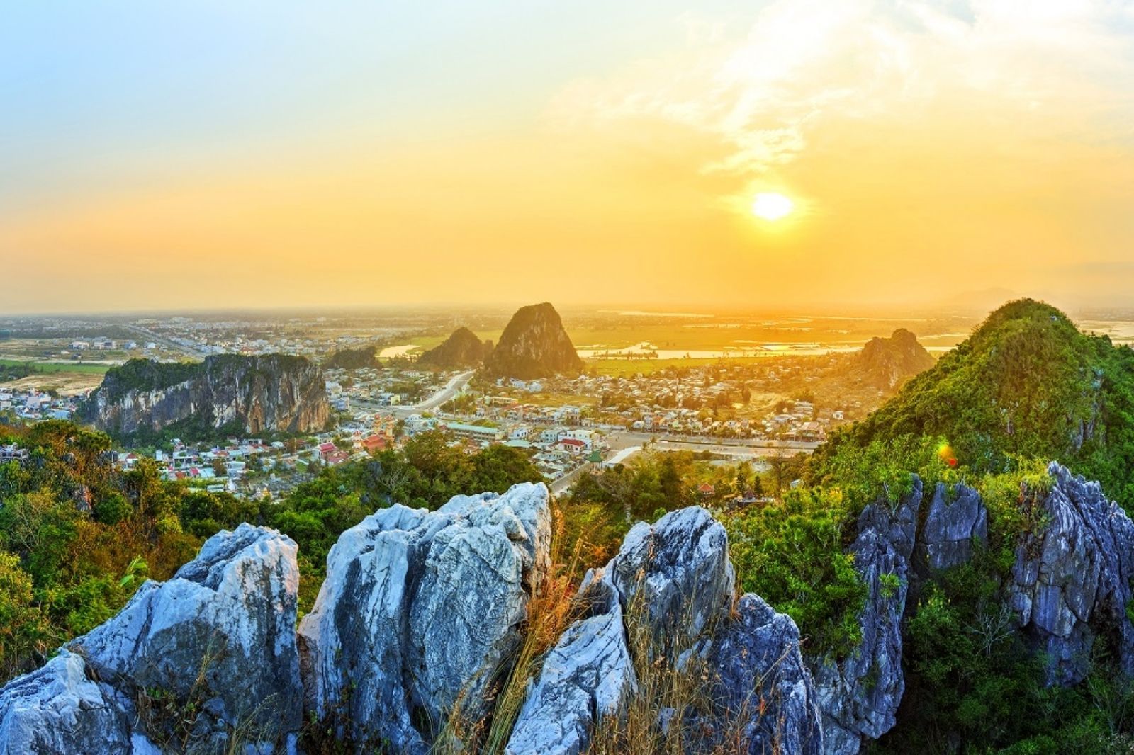 Cảnh sắc hùng vĩ tại Ngũ Hành Sơn - Điểm dừng chân lý tưởng trên tuyến Quảng Ngãi - Đà Nẵng